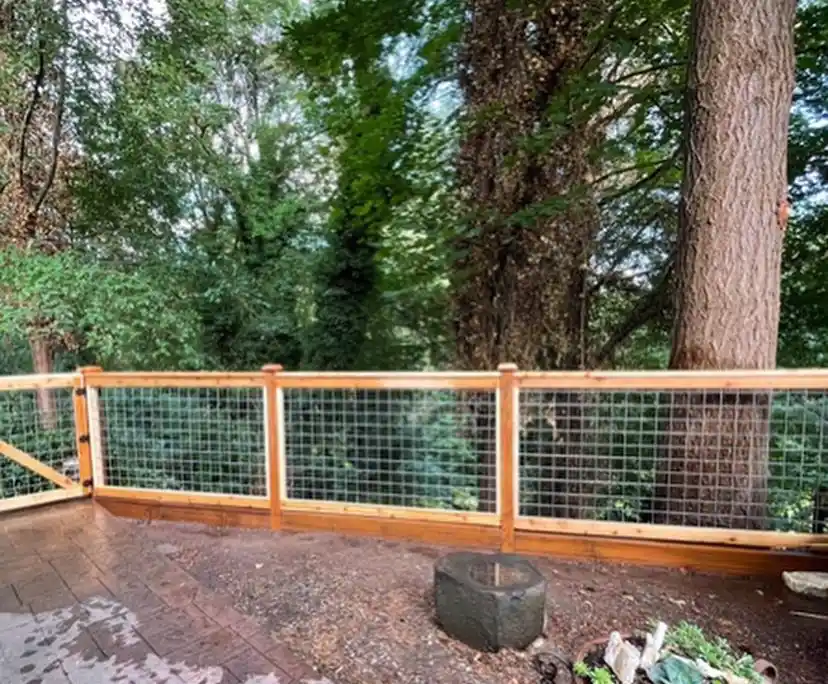 Best Materials for a Seattle-Ready Hog Wire Fence