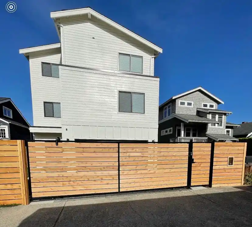 Quick Comparison: Automatic vs Manual Driveway Gates