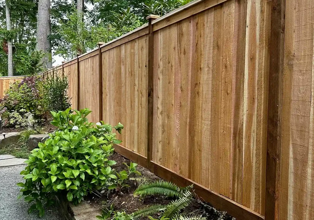 cedar fence in Mercer Island property built by fence contractors